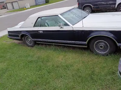 1979 Lincoln Mark V Bill Blass Edition Has the 6.6L 400 with a 3 speed automatic runs and drive nice...