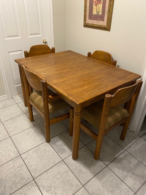Hardwood Dining Table and Chairs | Dining Tables & Sets | Moncton | Kijiji