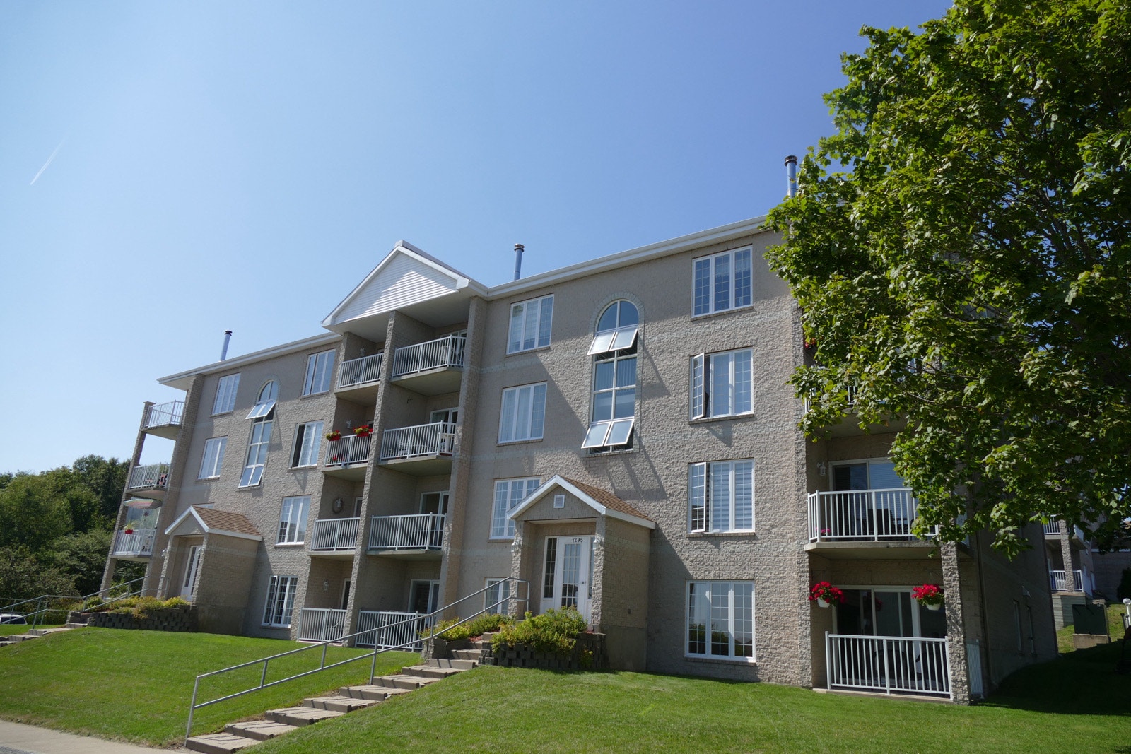 4 1/2 Charlesbourg — photo 1