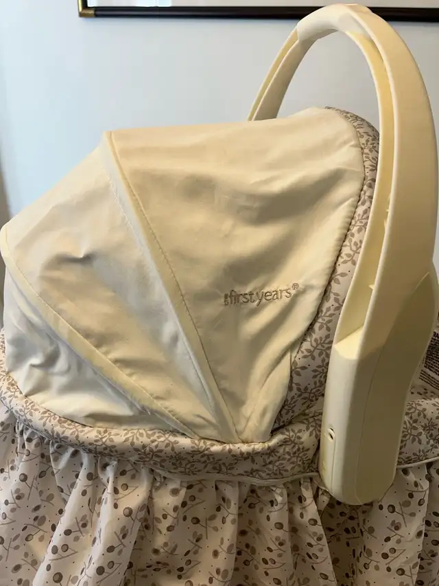 First Years Infant Portable Bassinet in Cribs in Markham / York Region - Image 3