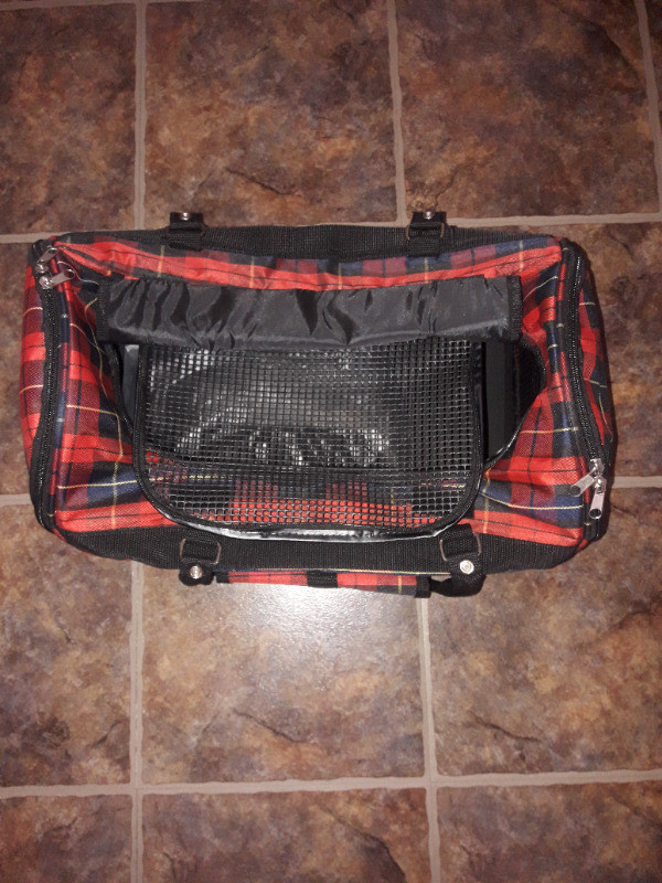 Hideaway Pet Carrier in Accessories in Dartmouth - Image 2