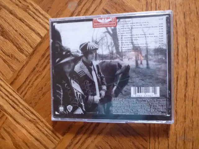 Icky Thump – The White Stripes    near mint   $3.0062863730884993121