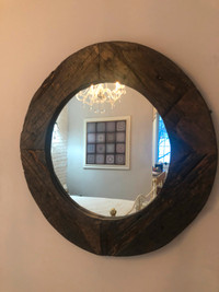 Beau grand miroir en bois de grange