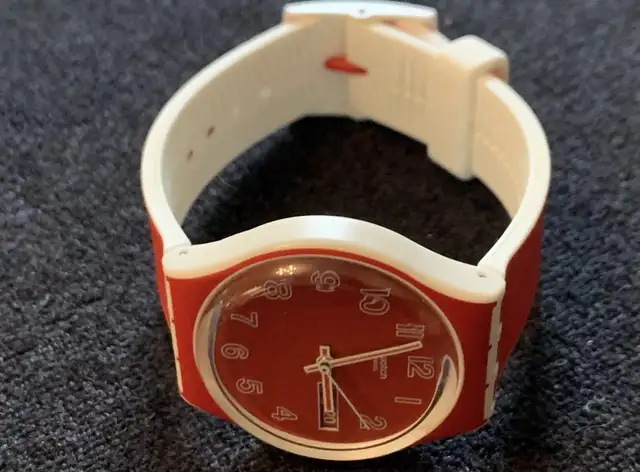 Swatch Montre in Jewellery & Watches in City of Montréal - Image 5