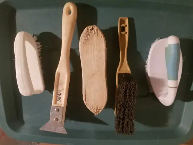 5 household brushes  in Other in Oakville / Halton Region - Image 2