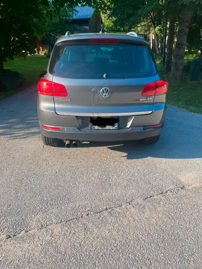 2017 Tiguan 2.0 4 Motion AWD Black Leather Interior Single owner car, wife used to commute for work...