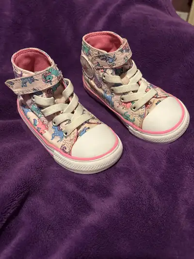 Chuck Taylor all star Converse shoes infant/toddlers Size 7, View more