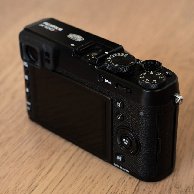 Fuji X100T Black kit - Great Condition with original box! in Cameras & Camcorders in City of Toronto - Image 3