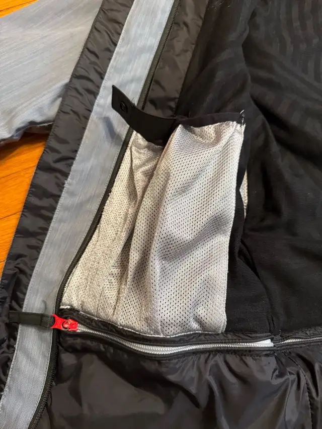 686 Snowboard Jacket in Men's in Kamloops - Image 6