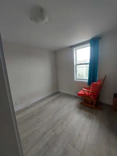 1 Bedroom available in a 3bdr Apartment located at 63 Spring Park Road, unit 2. Located in the heart...