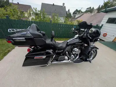 Magnifique Harley Davidson FLHTK Electra Glide Ultra Limited 2014 à vendre avec plusieurs accessoire...