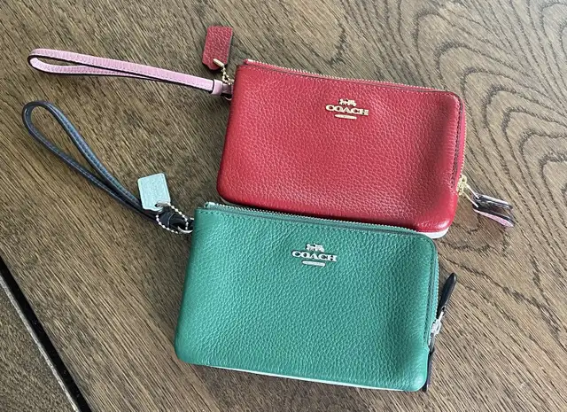 Coach Dble Wristlet $75each in Bags & Luggage in Hamilton - Image 2