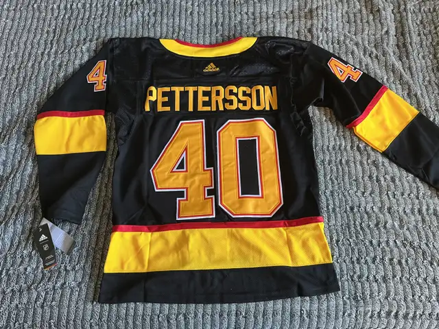 Elias Pettersson Vancouver Canucks Jersey New in Hockey in Guelph - Image 2