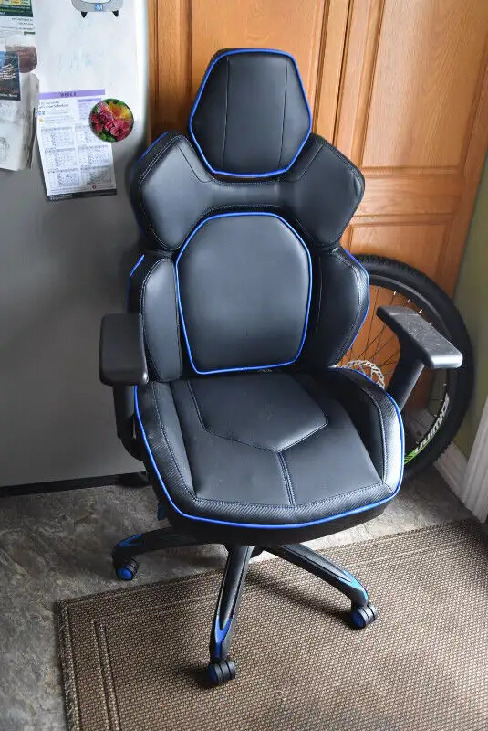 Quality Bar Stools (ALL SINGLES) in Chairs & Recliners in Stratford - Image 7