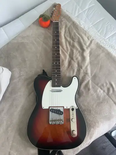 Squier Classic Vibe 60s Custom Telecaster, View more
