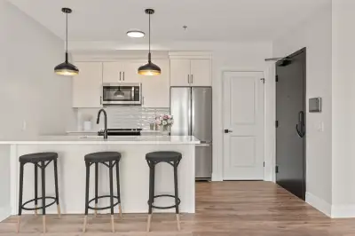 1 Month Free - Trinity Gate Condos -2 bedroom/2 bath $2350-$2550