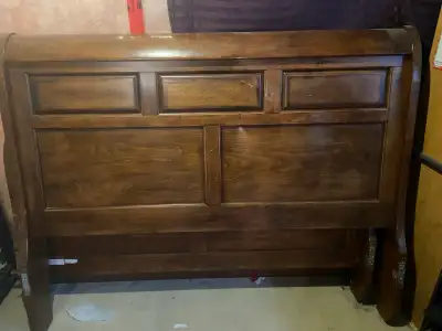 Queen size sleigh bed, Wood in great condition. Main headboard in good condition footboard could use...