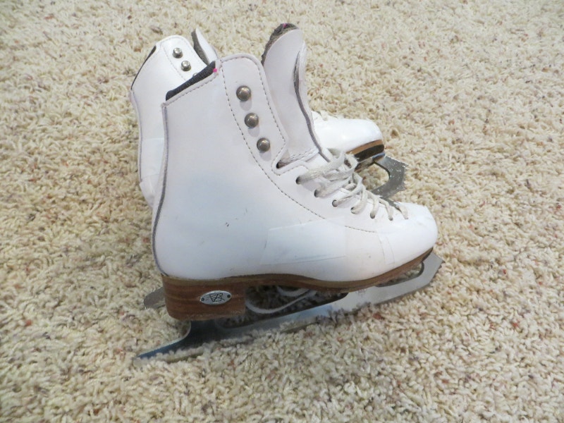 Riedell Figure Skates Size 13 Medium Skates & Blades St. Albert