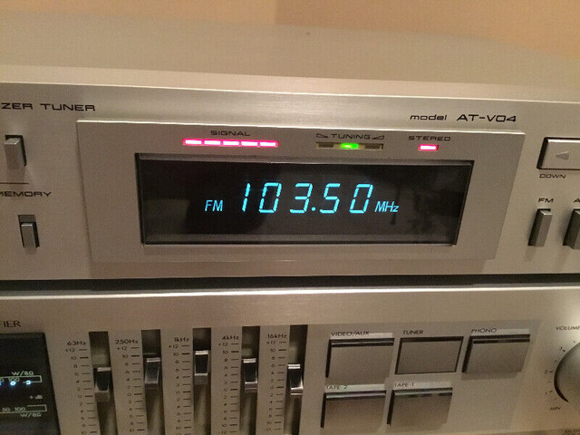 AKAI AT-V04 TUNER AND JVC A-X40 ITEGRATED AMPLIFIER in Stereo Systems & Home Theatre in Mississauga / Peel Region - Image 2