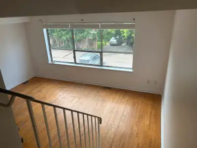 FOR RENT : 2 Bedroom 2 floor apartment $2700 + hydro & gas