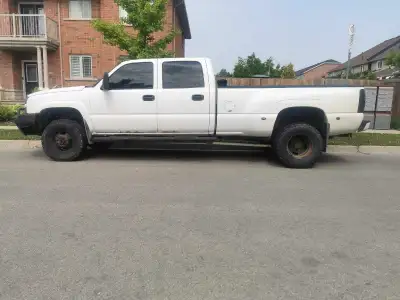 2007 Chevy Silverado LS, 3500 HD dually, crew cab, 4x4, diesel, v8, 6.6 engine, great running condit...