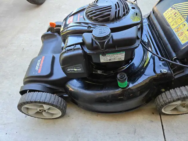 Lawnmower, Trimmers, Blowers in Lawnmowers & Leaf Blowers in St. Catharines - Image 4