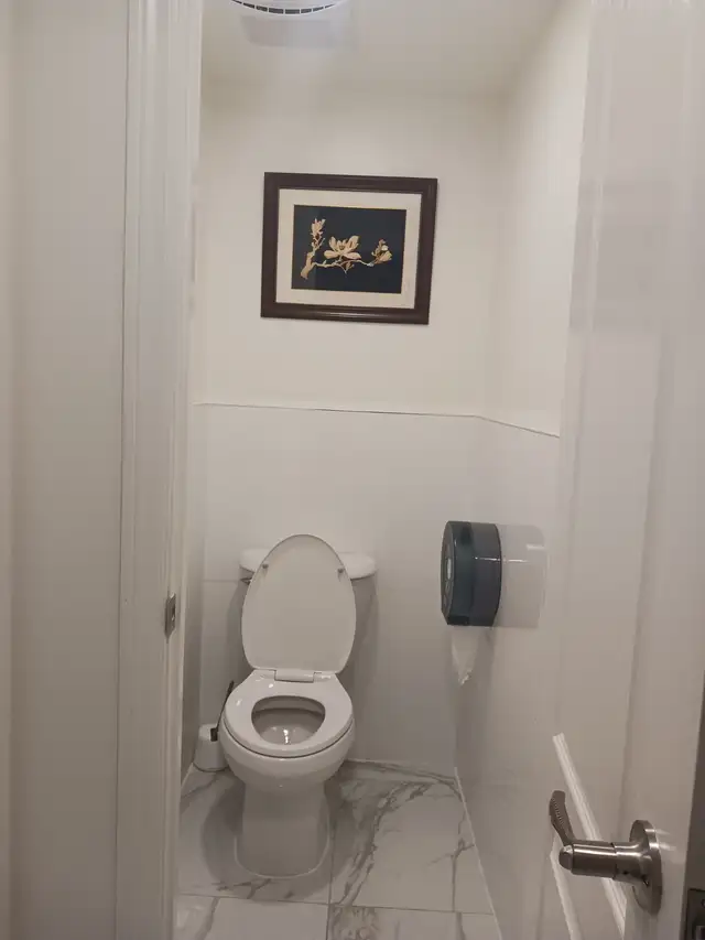 A brand new private day room with a queen-size bed in Ontario in Canada - Image 4