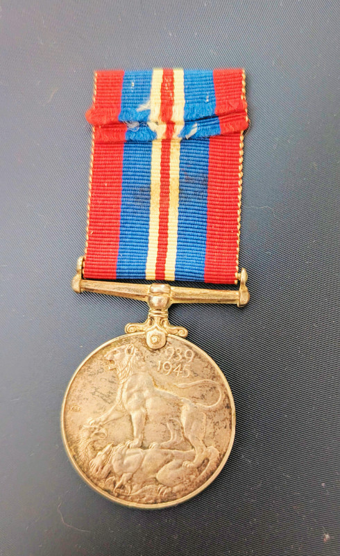 Médaille de la 2iem guerre mondiale 39-45 en argent sterling dans Art et objets de collection  à Granby - Image 2