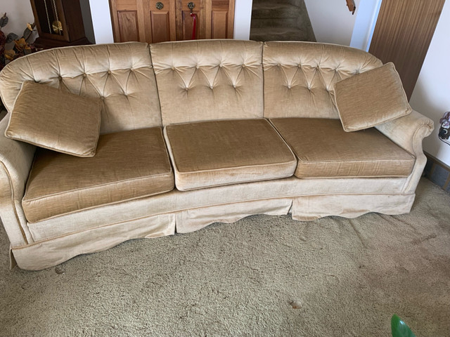 Couch with matching chair in Couches & Futons in Medicine Hat - Image 2