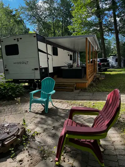 https://linwoodparks.com/node/2094 Sleeps 10 comfortably, 2 Tip Outs, 2 bedroom (King bed in master...