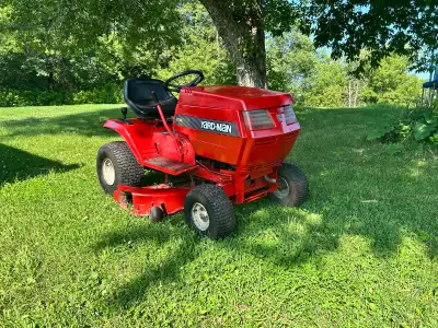 1992 YardMan Lawn Tractor, View more