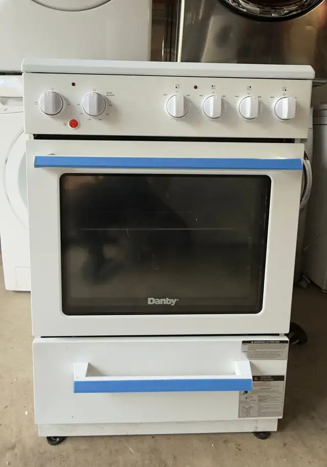 24” DANBY STOVE ELECTRIC COIL TOP APARTMENT SIZE in Stoves, Ovens & Ranges in City of Toronto - Image 4