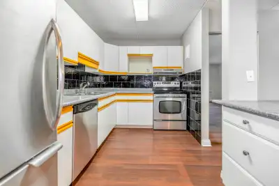 2 bedroom 1.5 bathroom Private entrance 1st floor Large patio Water included Steps away from park Me...