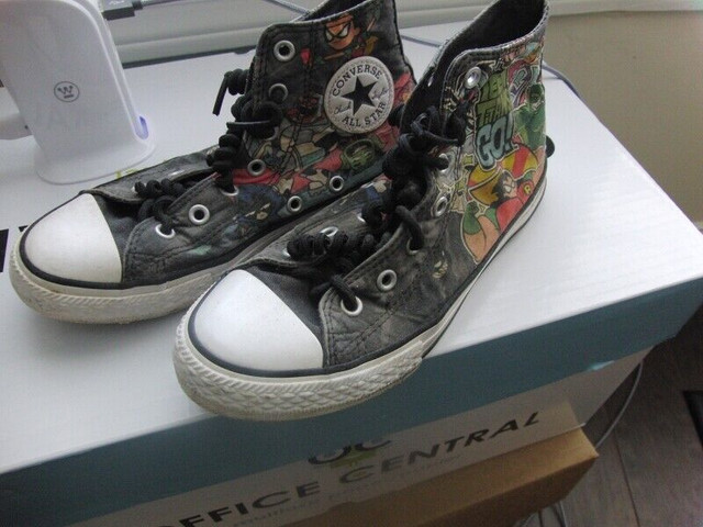 Boys Size 2 DC Teen Titans Go Converse Allstar Shoes Sneakers in Kids & Youth in Oshawa / Durham Region