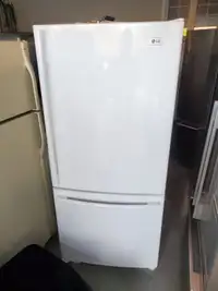 LG 30 inch weight of fridge bottom of freezer can deliver