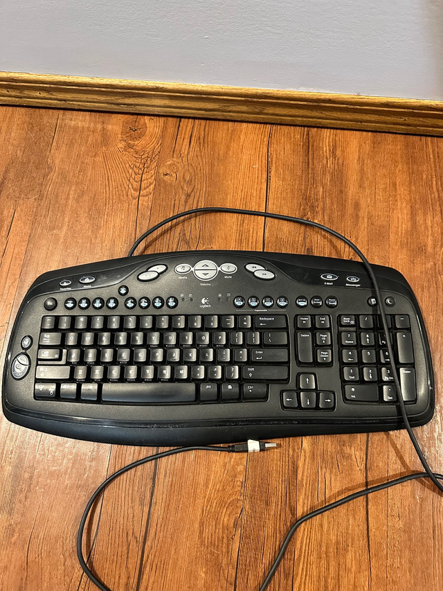 Keyboard -wired  in Mice, Keyboards & Webcams in Red Deer