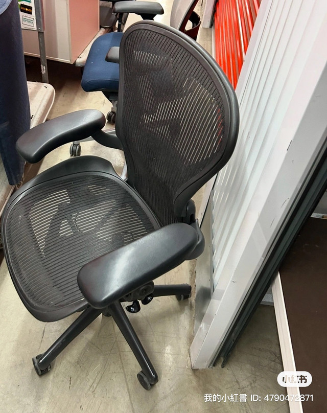 chair herman miller size A dans Chaises, Fauteuils inclinables  à Ville de Montréal