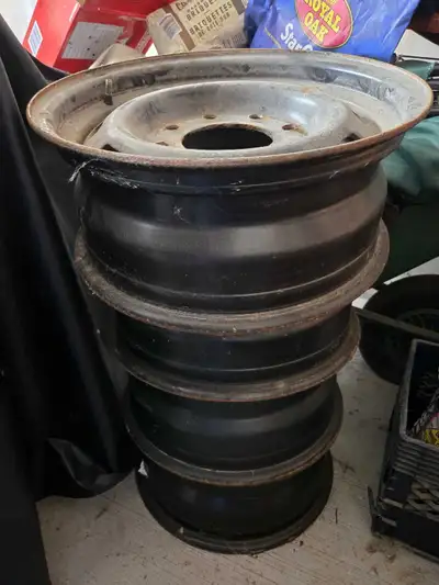 4 - 18 inch steel rims. 8 bolt pattern. Were used on 2018 GMC Sierra 2500HD