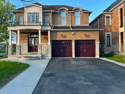 Five bedrooms , four washrooms ( three full), living room , family room . One kitchen , 6 car parkin...