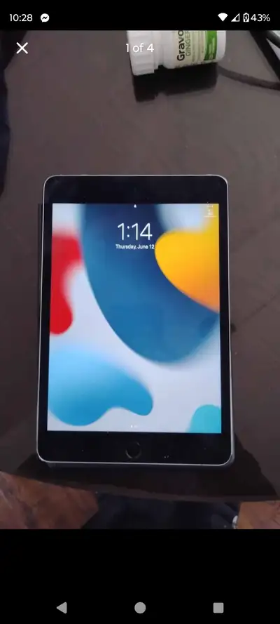 Apple I pad mini 4 128 GB Space grey colour + Logitech ultrathin Bluetooth keyboard