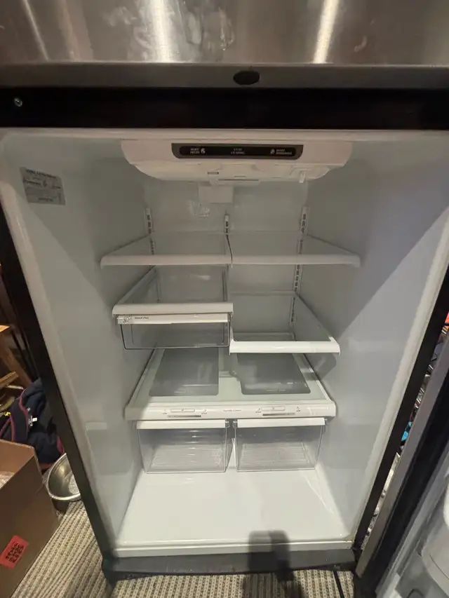 GE Stainless Steel Refrigerator in Refrigerators in City of Toronto - Image 6