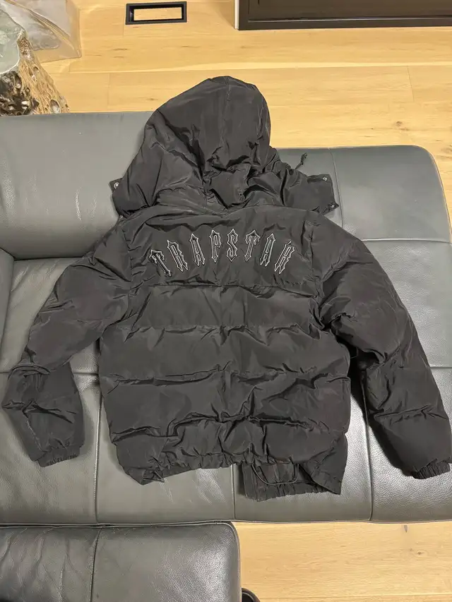 Trapstar Irongate Puffer Jacket in Men's in Mississauga / Peel Region - Image 3
