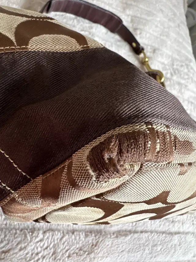 COACH vintage signature hobo shoulder bag in Women's - Bags & Wallets in Barrie - Image 6