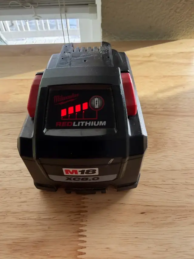 Milwaukee Battery414906790665922562