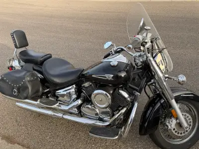 2006 Yamaha Vstar 1100 Classic. Ready to ride needs nothing. Only 13000 km. Black with grey ghost fl...