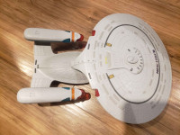 Star Trek Starship Enterprise NCC-1701-D Playmates 1992