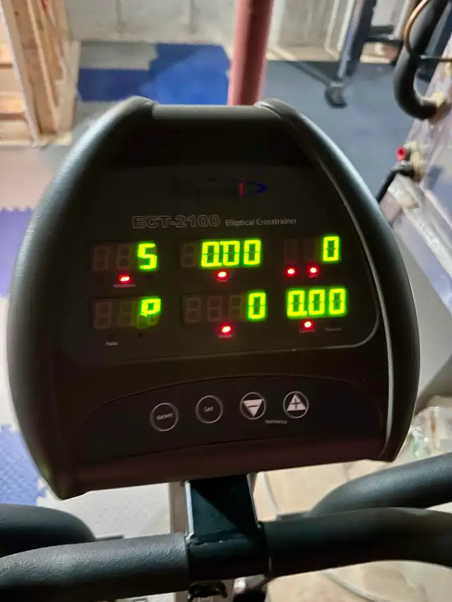 Elliptical trainer (Body Craft ECT 2100) in Exercise Equipment in Barrie - Image 5