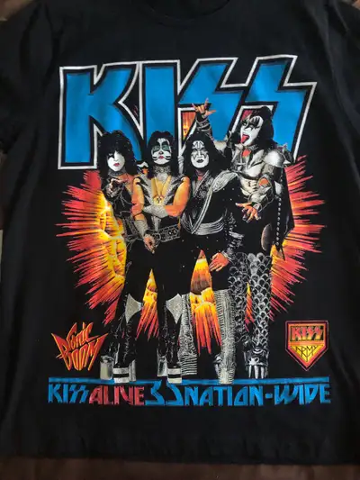 Kiss Sonic Boom Tour 2009. Size extra large. Worn only at time of purchase. Cash Only.