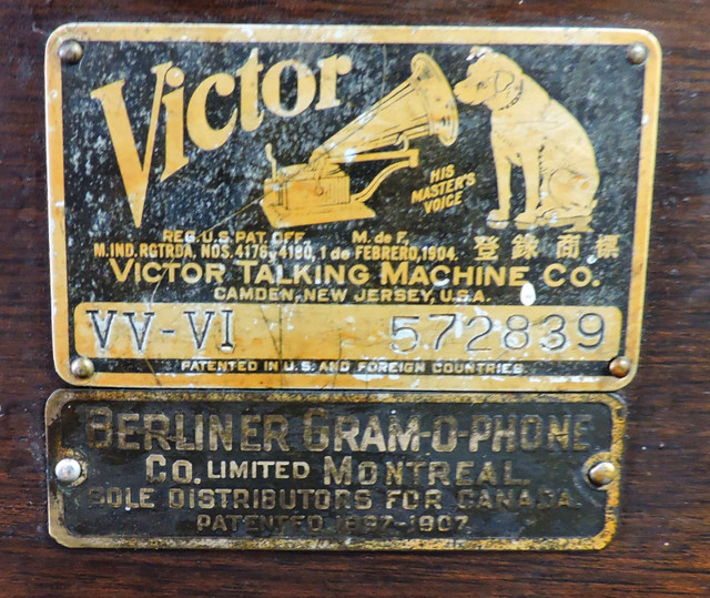 Victor Talking Phonograph Machine 1920 in Arts & Collectibles in Oshawa / Durham Region - Image 2