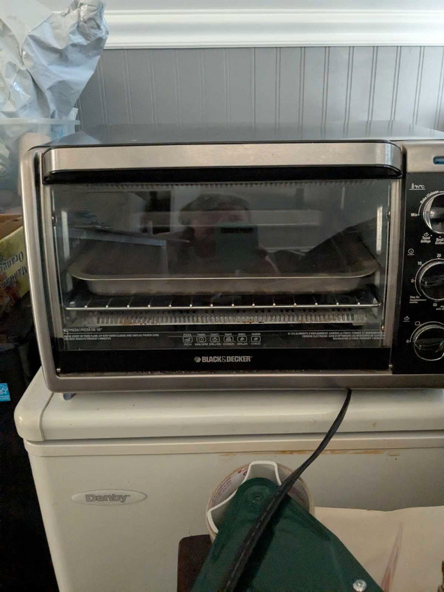 Black and Decker Toaster Oven in Toasters & Toaster Ovens in Lloydminster